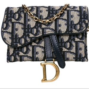 Nano saddle chain pouch